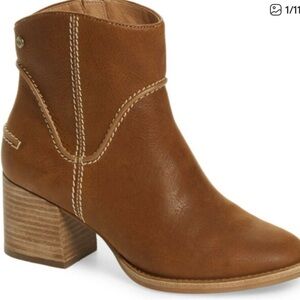 UGG Annie Chestnut Leather Round Almond Toe Stacked Heel Zip Up Booties size 7